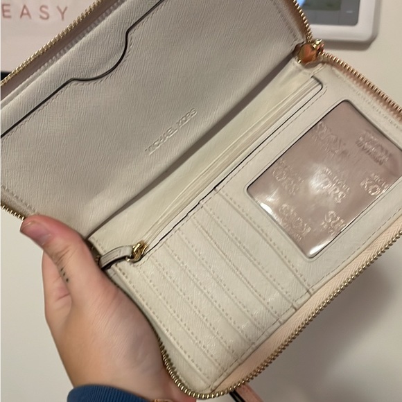 Michael Kors wallet - Picture 3 of 3